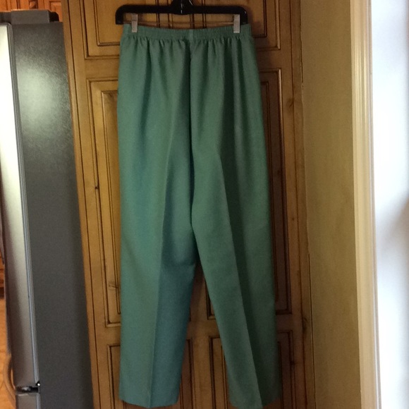 FINAL SALE PRICE Alfred Dunner Pale Green Slacks in Size 10 - Picture 3 of 5